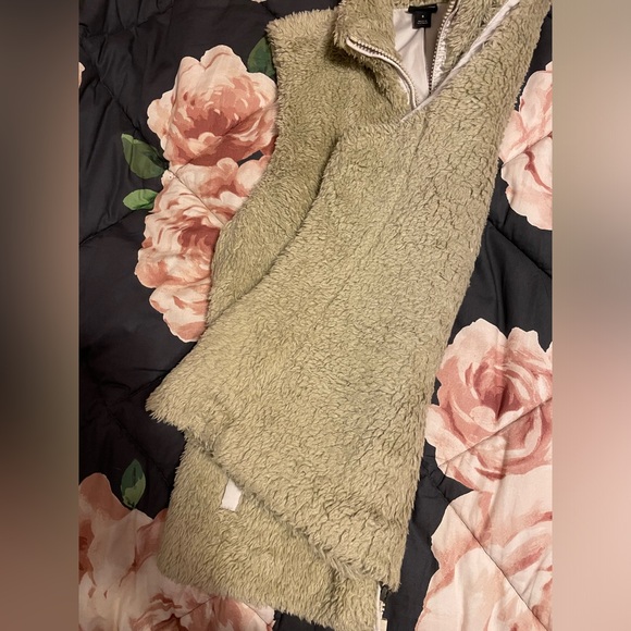 Patagonia Women's Los Gatos Fleece Vest - Picture 10 of 12